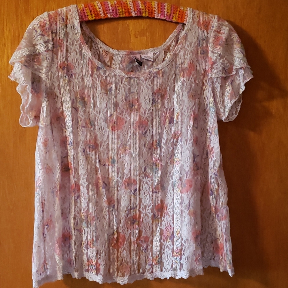 🌻BUNDLE 2/$20🌻 Love on a Hanger Top w/ Open Back